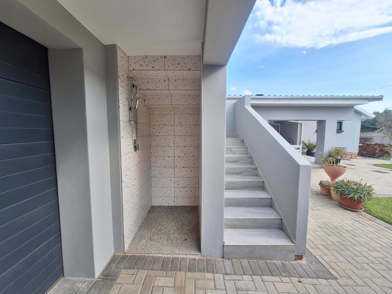 5 Bedroom Property for Sale in Reebok Western Cape